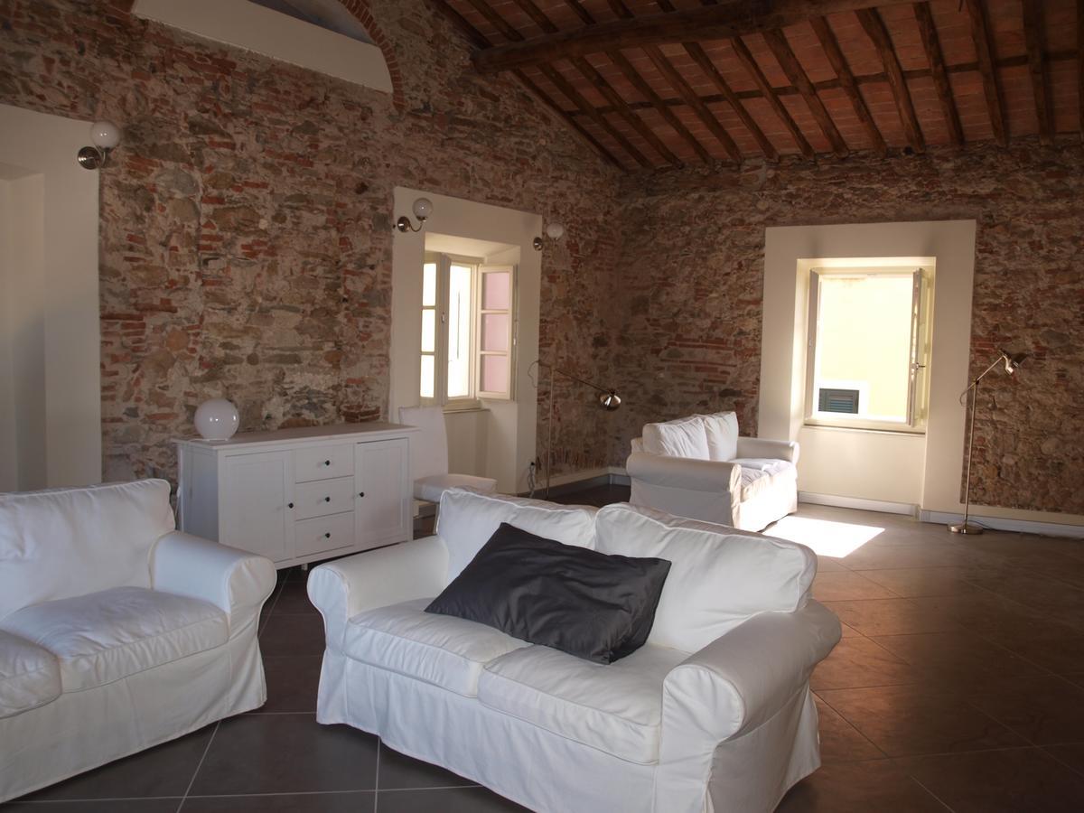 Ostello Palazzo Nizza Massa  Extérieur photo