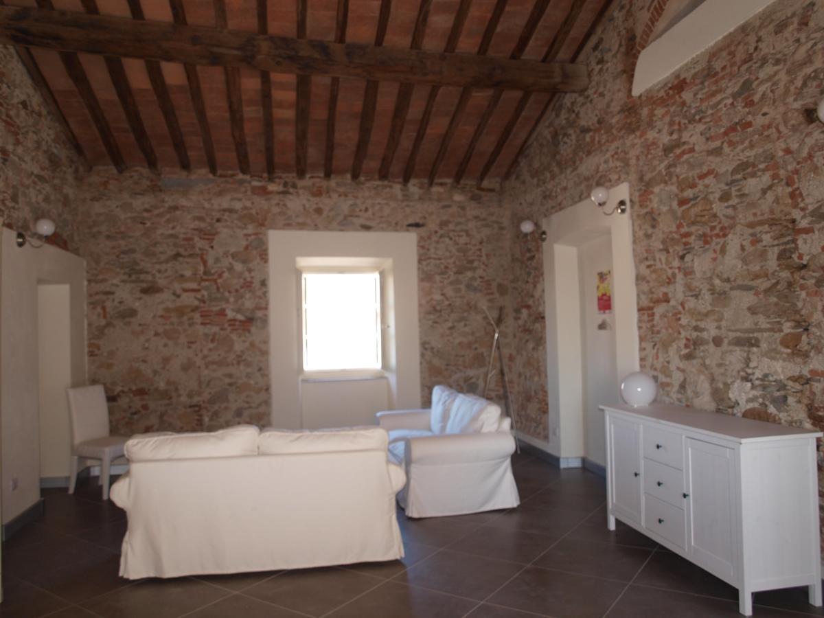 Ostello Palazzo Nizza Massa  Extérieur photo