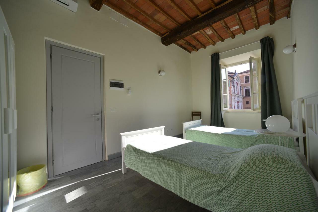 Ostello Palazzo Nizza Massa  Extérieur photo