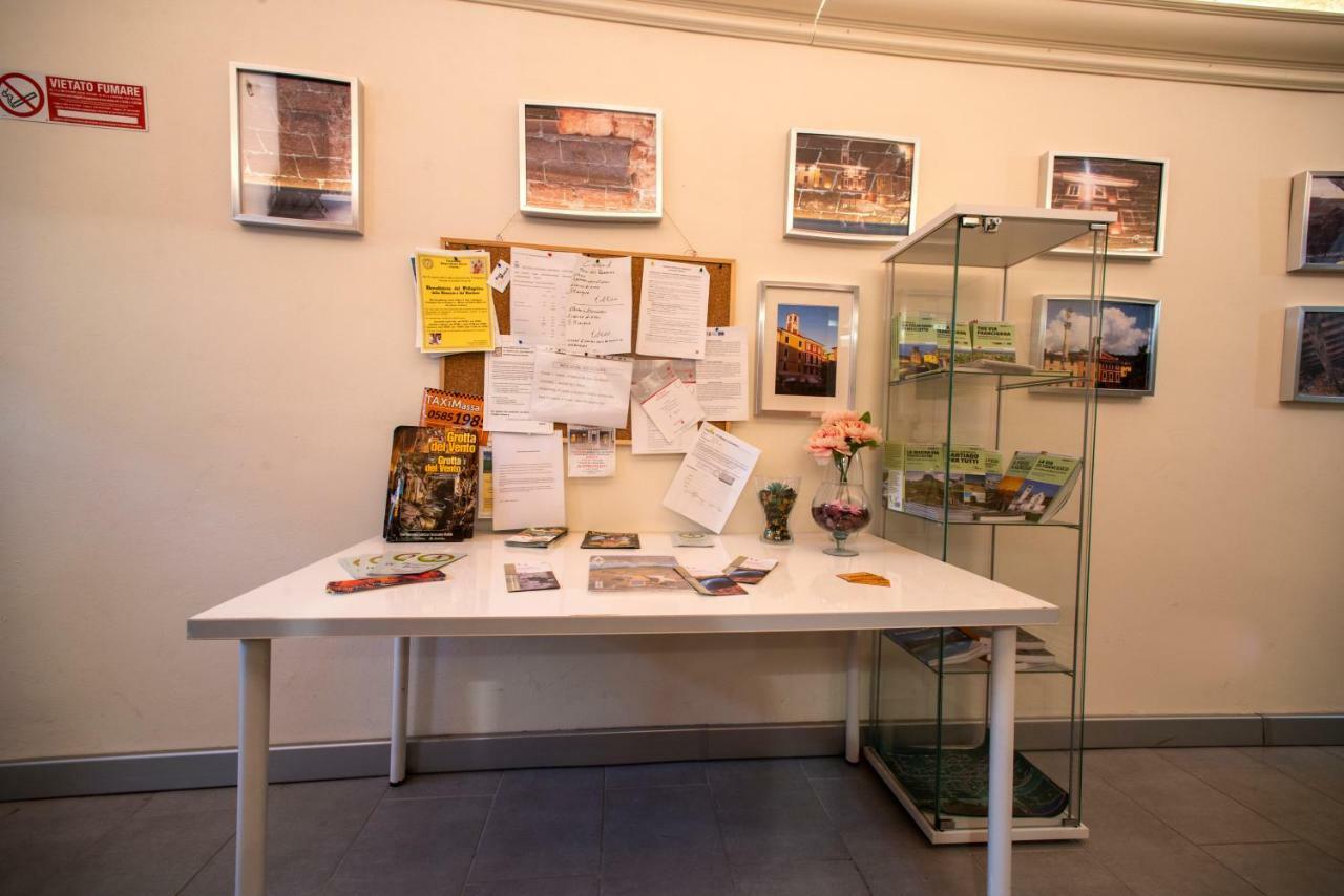 Ostello Palazzo Nizza Massa  Extérieur photo